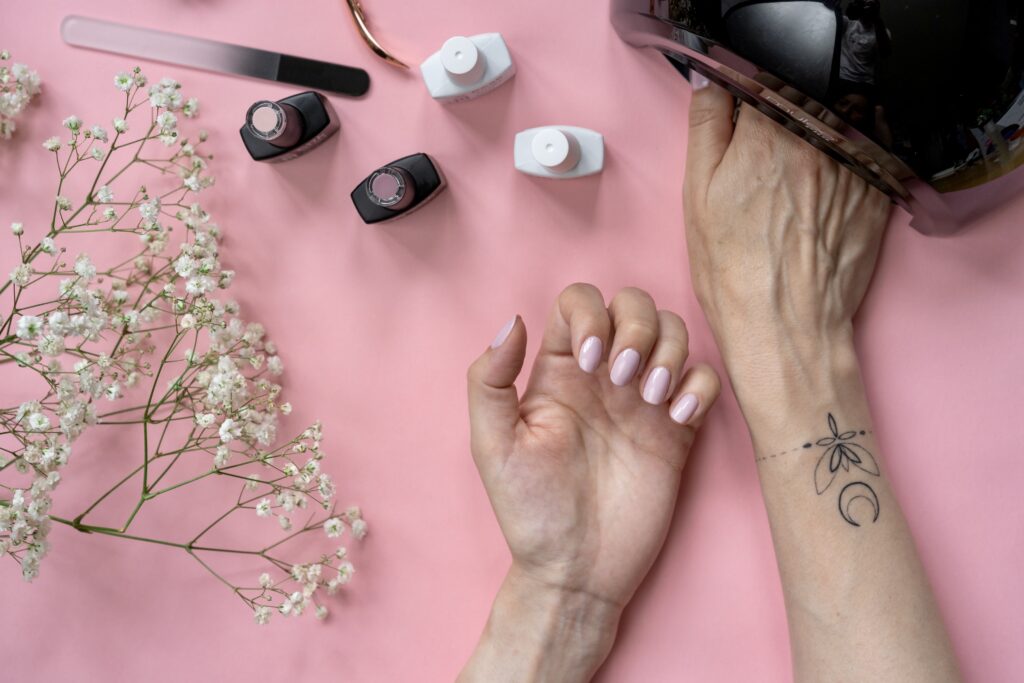 Unlock Your Inner Diva with Dip Powder Nails! Flouncey